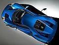 Die Frontscheibe und die gläserne Motorraum-Abdeckung im Heck des neuen Ford GT-Supersportwagens werden - erstmals in einem Serienfahrzeug - aus sogenanntem Gorilla-Glas gefertigt.